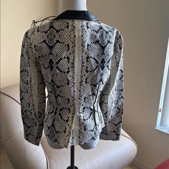 Nanette Lepore Black and White Patterned Blazer - Picture 3 of 8